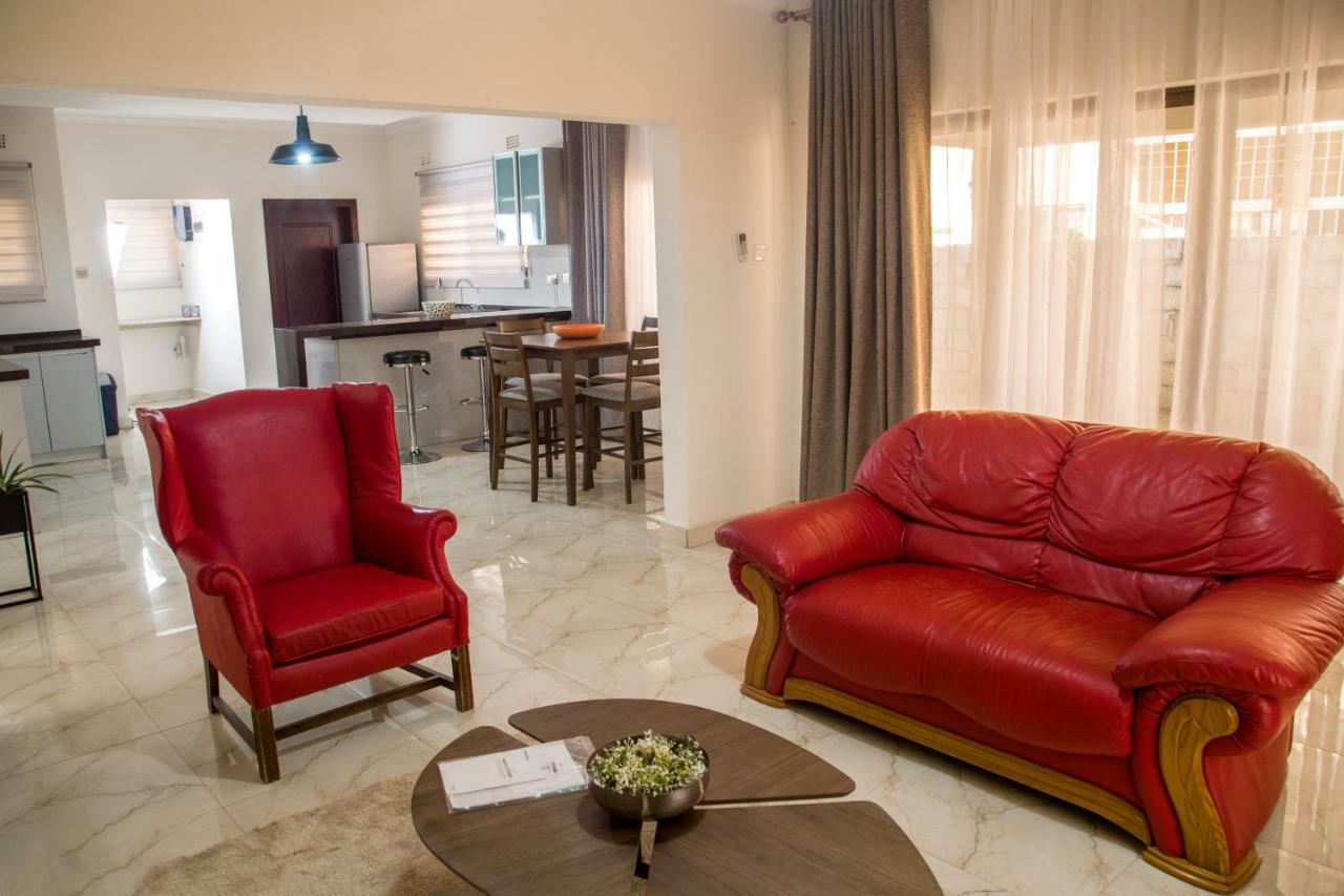 Mc Apartments 卢萨卡 外观 照片
